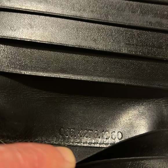 Gucci bi fold black leather wallet - Picture 6 of 17